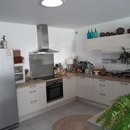 Jolie Maison Avec Piscine En Centre Village *