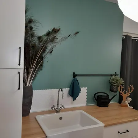 Jolie Maison Avec Piscine En Centre Village Holiday home Salles (Gironde)