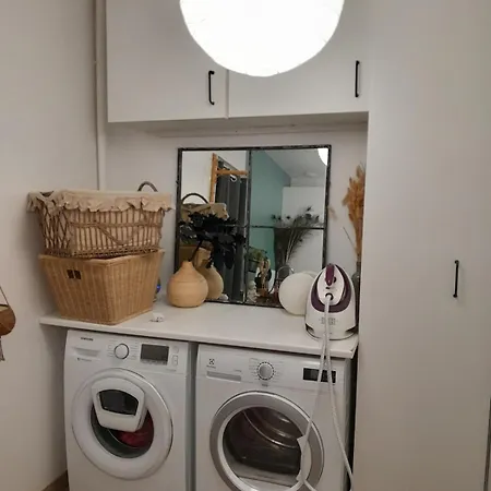 Jolie Maison Avec Piscine En Centre Village * Salles (Gironde)