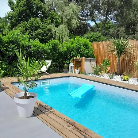 Holiday home Jolie Maison Avec Piscine En Centre Village