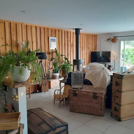 Jolie Maison Avec Piscine En Centre Village